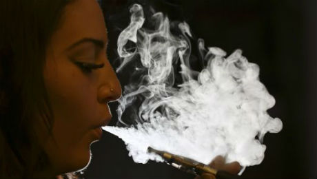 España refuerza lucha antitabaco