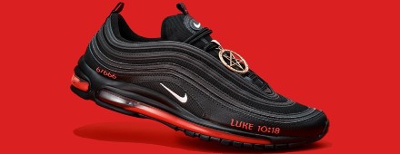 Nike alcanza acuerdo por zapatillas de Satán