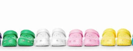 Crocs acusa a más de 20 empresas