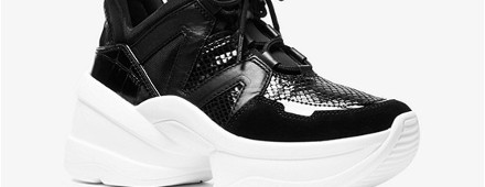 New Balance contra Michael Kors