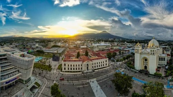 San Salvador: capital de ideas