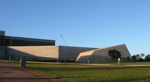 Brazil: External Preclusive Effect in Intelectual Property Lawsuits. Inconsistente Case Law. The Need for the Issue to Be Submitted to the STJ