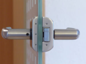 Transparent door lock display package