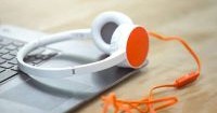 Streaming Farms: Digital Fraud or New Visibility Strategy?
